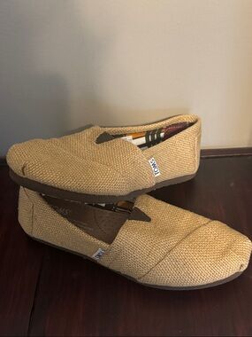 Toms Slip-On  Burlap in Tan